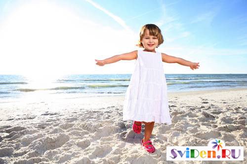 Клипарт - Счастливые дети на летнем пляже